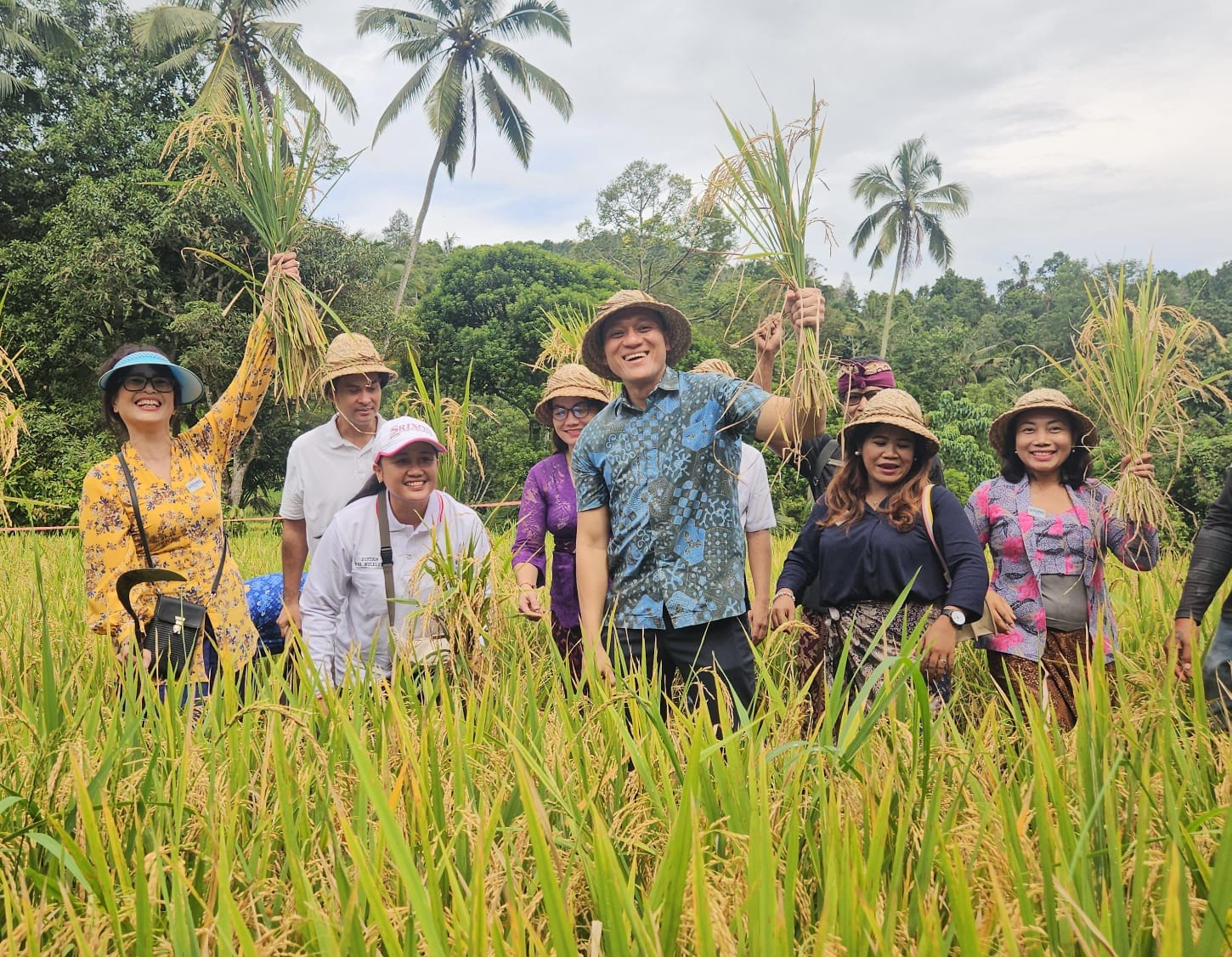 Hadiri Panen Padi Organik Pribumi di Bali, Erik Hidayat Sebut Jadi Percontohan Nasional
